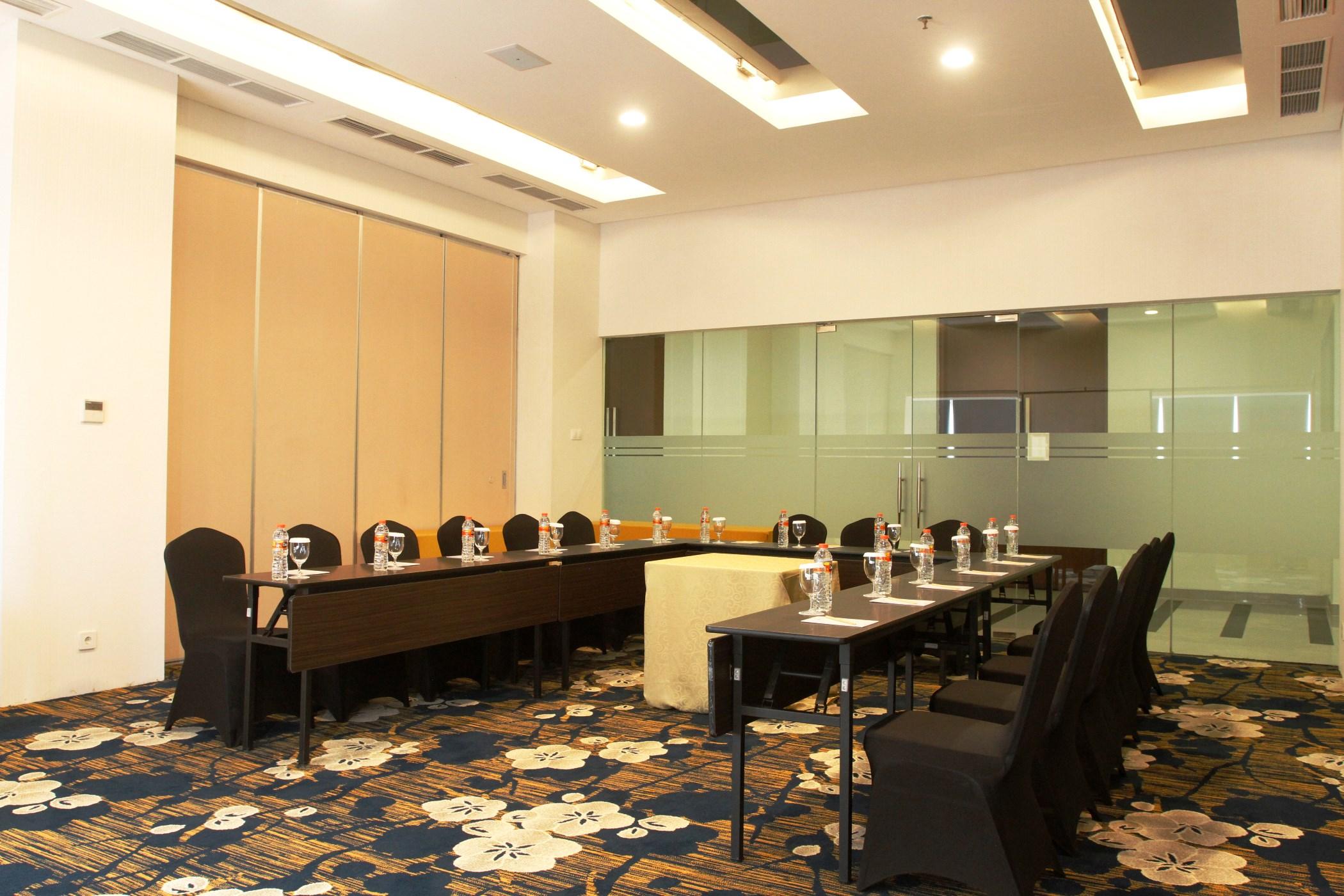 Hotel Golden Tulip Essential Tangerang Extérieur photo